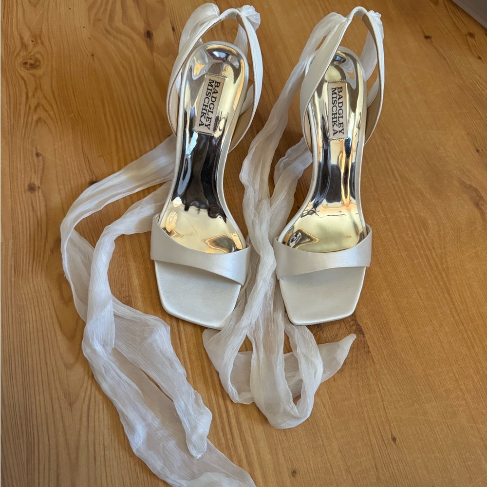 Badgley Mischka Primrose Bow Strap -  New